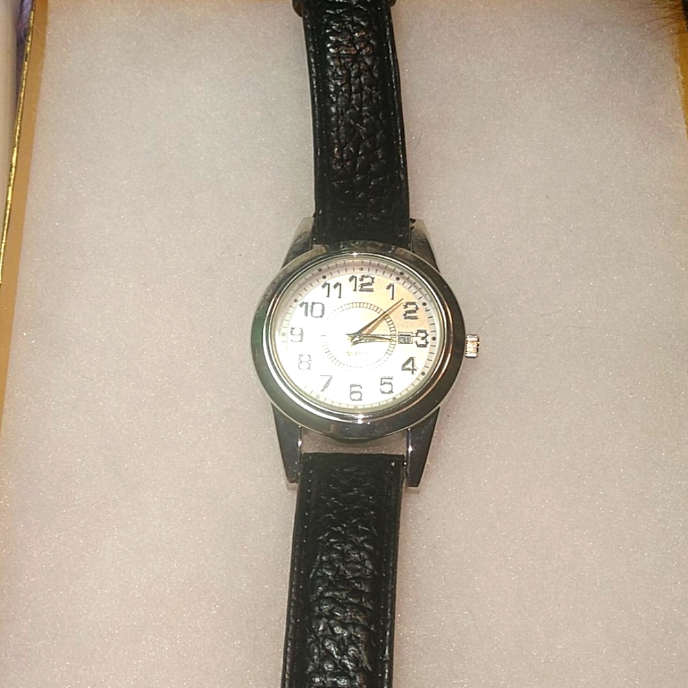 Beautiful Men's Black and Silver Quartz Watch